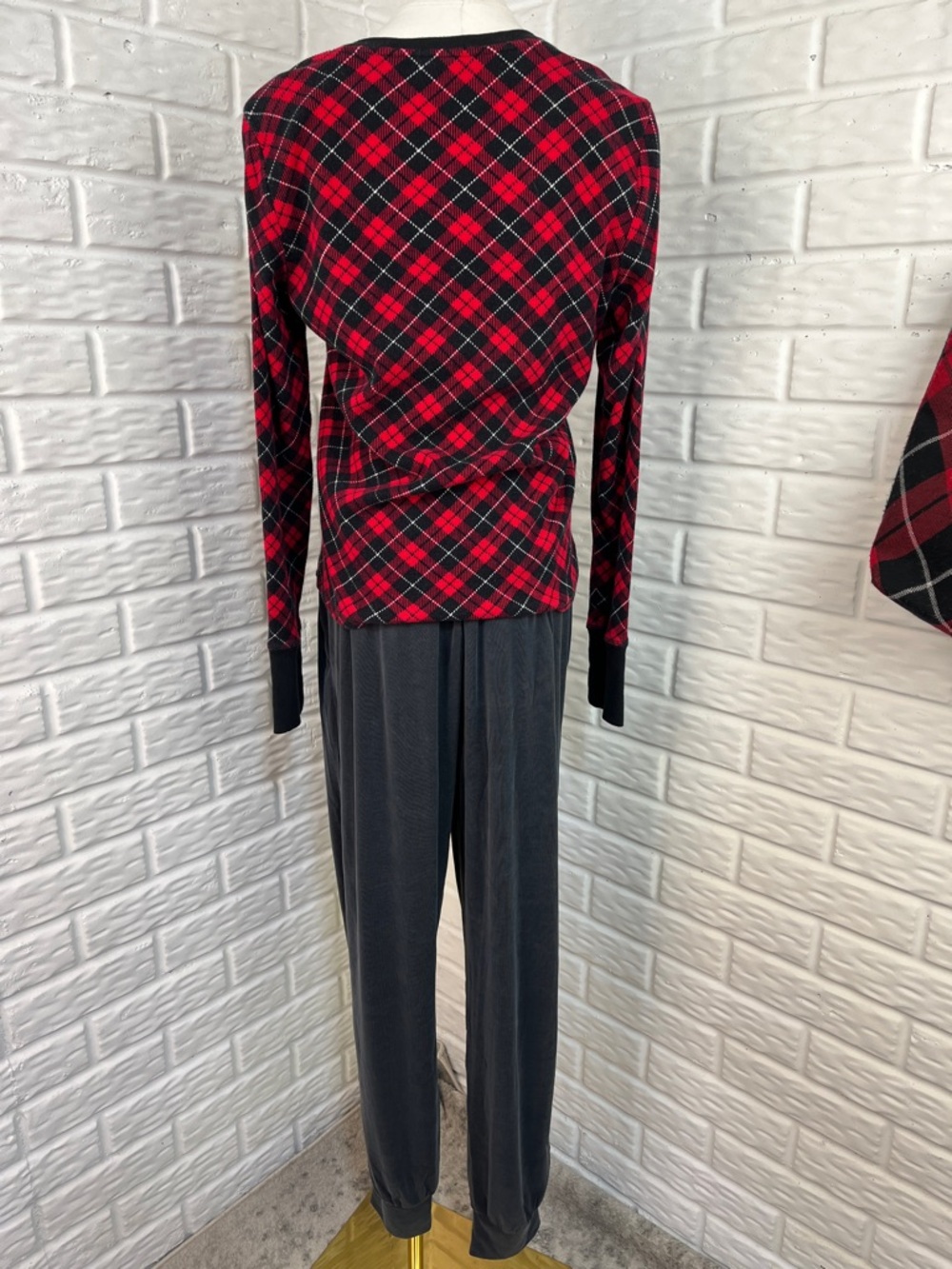 VICTORIA’S SECRET BUNDLE BLACK RED PLAID TOTE SLIPPERS NWT KNIT TOP PANTS SZ MD - Picture 5 of 16